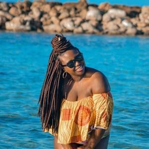 Meet your Posher, Dee